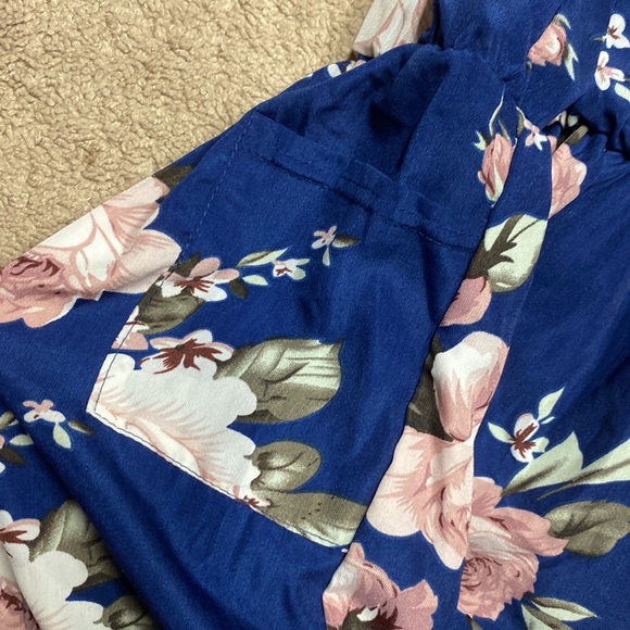 Floral Romper with Pockets - Picture 2 of 3